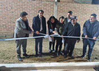 El municipio de Monterrico inauguró iluminación y cordón cuneta