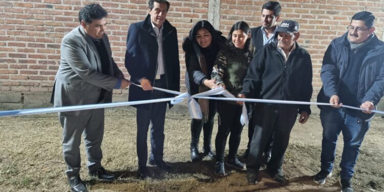 El municipio de Monterrico inauguró iluminación y cordón cuneta