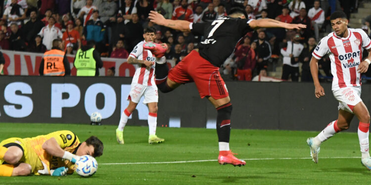 River vs Unión, por la Copa Argentina: Armani tapó dos penales, Montiel lo cerró y el Millonario avanzó a cuartos de final