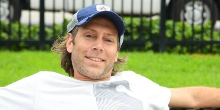 El hallazgo clave en los allanamientos por el escándalo de los audios: siete sobres con dólares y cifras anotadas, pero sin nombres visibles