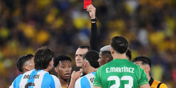 La Scaloneta, sin Messi y sin fútbol, dio un paso en falso y cerró las Eliminatorias con una derrota