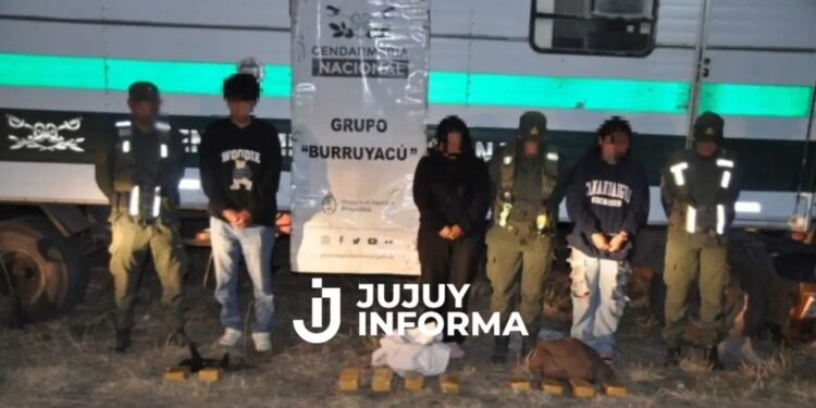 Tucumán: Tres ciudadanos bolivianos fueron detenidos por ocultar 12 kilos de cocaína adosados a sus cuerpos