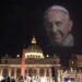 Un emotivo homenaje al papa Francisco durante un concierto mundial en el Vaticano: drones dibujaron su rostro en el cielo