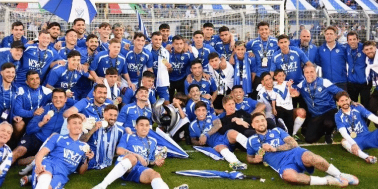 Vélez venció 2 a 0 a Central Córdoba y se consagró campeón de la Supercopa Argentina
