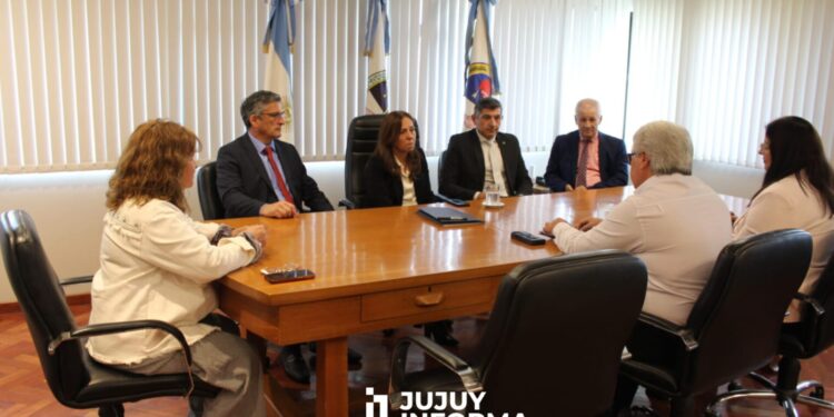 Firman un convenio que permitirá acceder a la detección temprana del cáncer de mama
