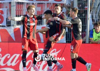 Con un gol de Maxi Salas, River le ganó a Racing y se metió en semis de la Copa Argentina