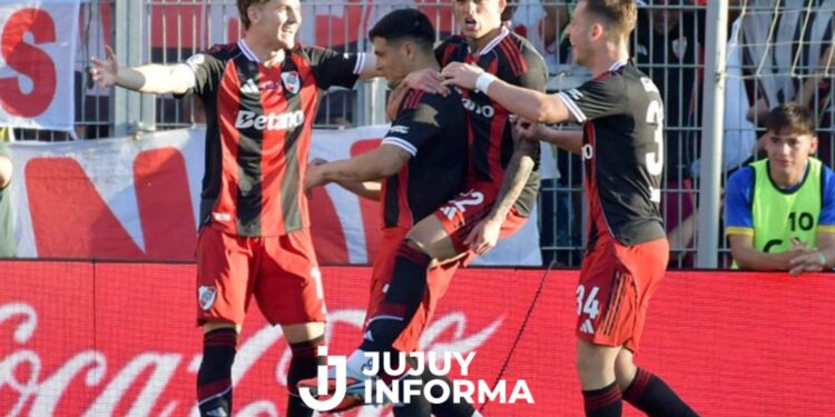 Con un gol de Maxi Salas, River le ganó a Racing y se metió en semis de la Copa Argentina