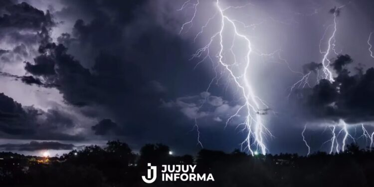 Hay Alerta Naranja por tormentas fuertes en 10 provincias para este viernes 17