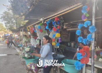 Conmemoran el día de Todos los Santos y de los Fieles Difuntos