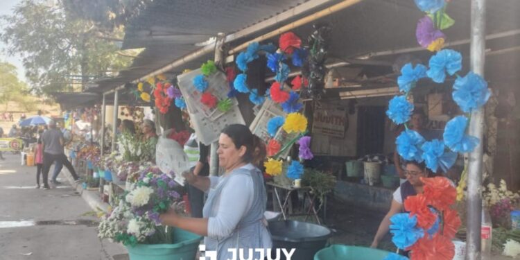 Conmemoran el día de Todos los Santos y de los Fieles Difuntos