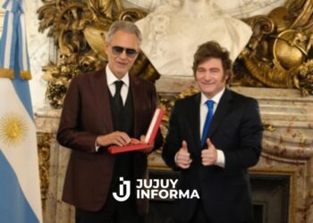 Javier Milei condecoró a Andrea Bocelli con la Orden de Mayo