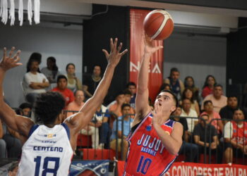 Traspié de Jujuy Básquet en su debut en casa