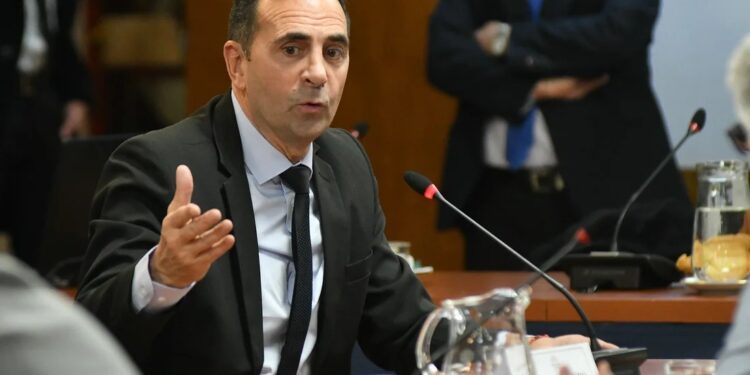 Cordero asegura que la reforma laboral legisla “hacia adelante y no toca ningún derecho”