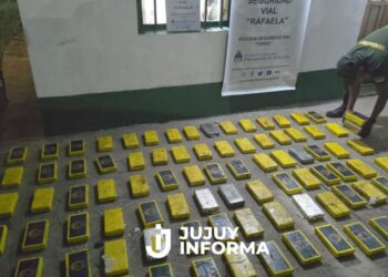 Santa Fe: Descubren más de 100 kilos de cocaína distribuidos en el baúl y en los zócalos de un auto