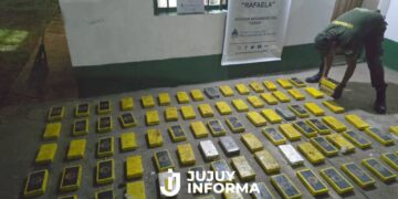 Santa Fe: Descubren más de 100 kilos de cocaína distribuidos en el baúl y en los zócalos de un auto