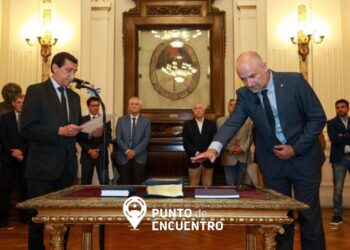 Carlos Sadir tomó juramento al nuevo ministro de Minería