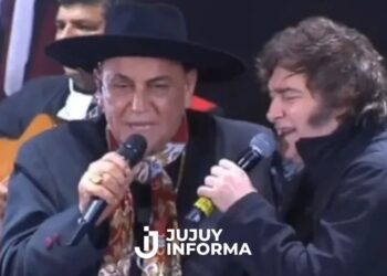 Milei en Jesús María: cantó con El Chaqueño y agradeció a Córdoba por “ayudarlo a ser presidente”