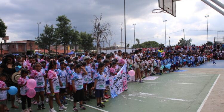Alegría y mucho color en el inicio de las Olimpiadas Infantiles en Monterrico