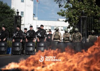 Protesta policial en Rosario: se frustró la reunión con el gobierno provincial y crece la tensión