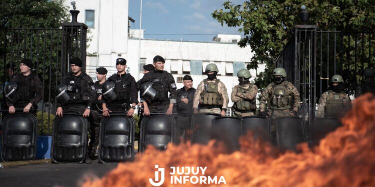Protesta policial en Rosario: se frustró la reunión con el gobierno provincial y crece la tensión