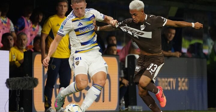 Boca igualó con Platense 0 a 0 y sus hinchas los despidieron con silbidos