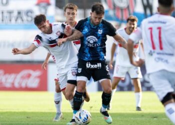 Gimnasia no hizo pie ante Chacarita y perdió 3 a 1