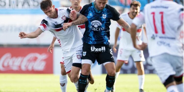 Gimnasia no hizo pie ante Chacarita y perdió 3 a 1