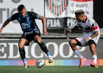 Gimnasia no hizo pie ante Chacarita y perdió 3 a 1