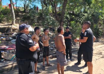 Desalojan a personas que se había asentado en barrio Primavera