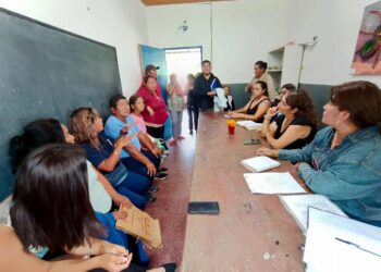 Educación acordó acciones concretas en la Escuela Secundaria Rural N° 2 de Las Escaleras