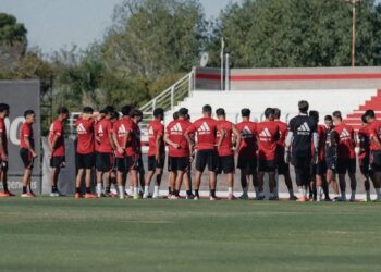 Debuta Eduardo Coudet como director técnico de River