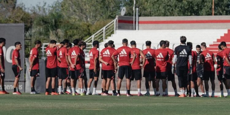 Debuta Eduardo Coudet como director técnico de River
