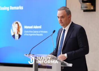 La Fiscalía Anticorrupción abrió una investigación por los viajes de Adorni