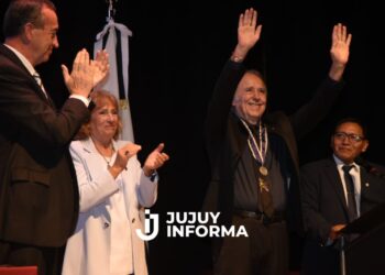 Joan Manuel Serrat fue distinguido como Doctor Honoris Causa en Mendoza