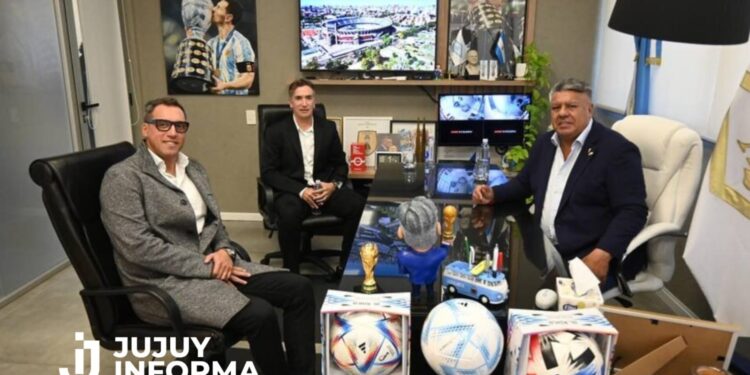 Escándalo en el fútbol argentino: Toviggino también les habría enviado dinero a los árbitros Espinoza y Ejarque