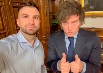 La querella asegura que Mauricio Novelli habría manejado redes de Javier Milei y difunde chats