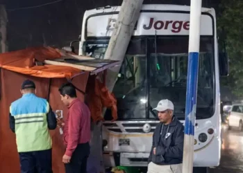 Jujuy: Colectivo con pasajeros protagonizó violento accidente: al menos ocho heridos