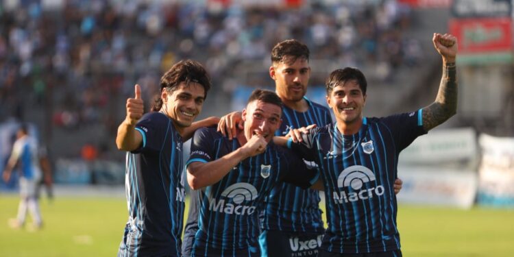 Gimnasia se consolida en la punta