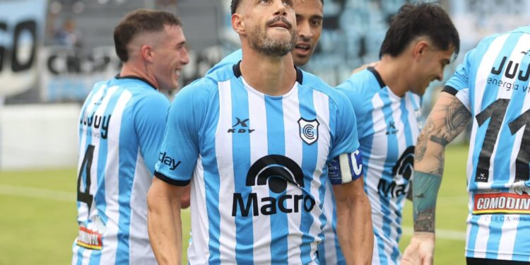 Gimnasia gana y sube