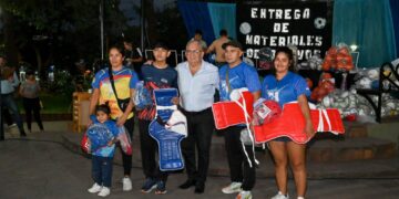 El Intendente Julio Bravo realizó la entrega de material deportivo