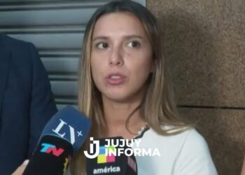 Agostina Páez vuelve hoy al país tras pagar su fianza en Brasil