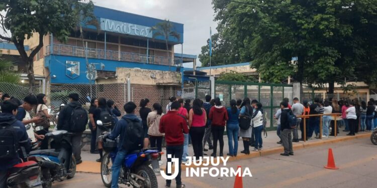Libertador General San Martín: la Escuela Técnica “Herminio Arrieta” prohibió celulares y otros dispositivos en clases