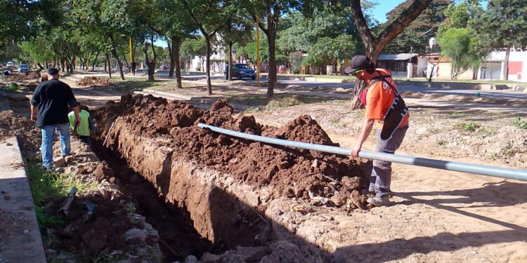 Última etapa en el recambio de la cañería de red de agua en colectora 9 de Julio