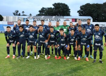 Gimnasia sumó en Salta y mira a todos desde arriba