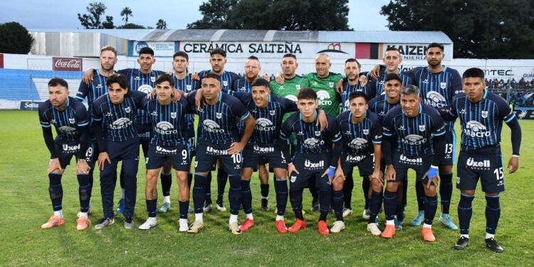Gimnasia sumó en Salta y mira a todos desde arriba