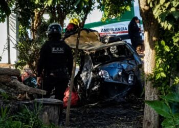 Un hombre falleció luego de volcar con su automóvil