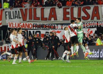 River le ganó a San Lorenzo por penales en un partido infartante y se metió en cuartos del Apertura 2026