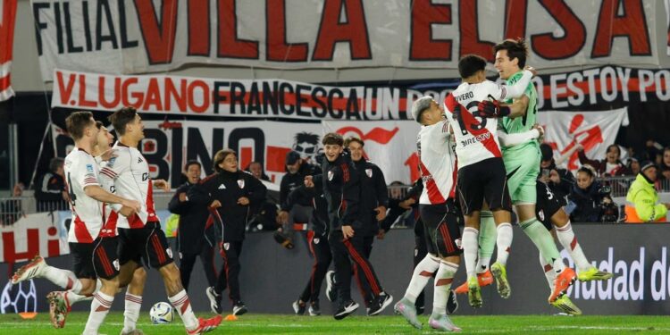 River le ganó a San Lorenzo por penales en un partido infartante y se metió en cuartos del Apertura 2026