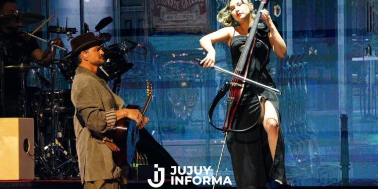 Ricardo Arjona convirtió el Movistar Arena en un gran club nocturno parisino