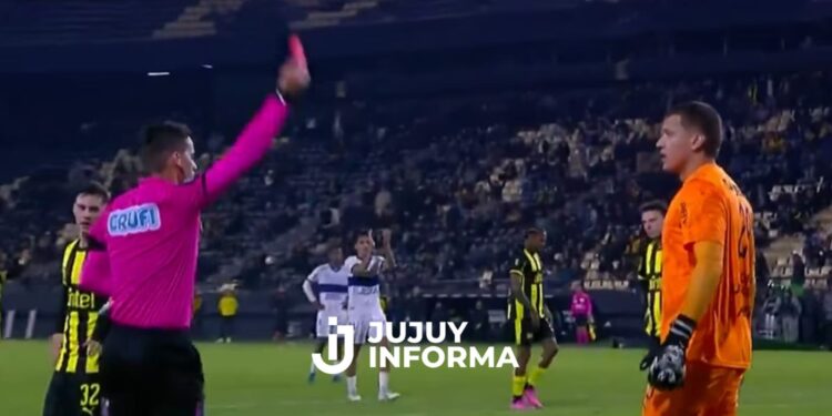 Las repercusiones en la prensa del mundo por la insólita expulsión de Washington Aguerre con Peñarol